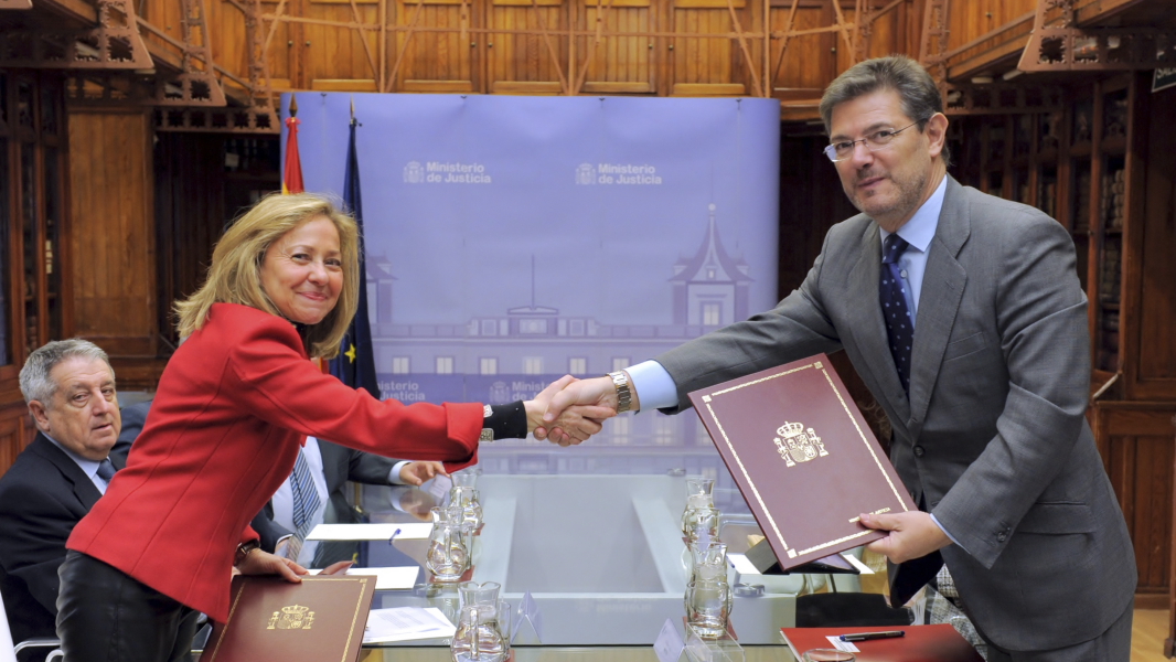 A fiscal xeral do Estado, Consuelo Madrigal, e o ministro de xustiza, Rafael Catalá, nunha foto de arquivo 