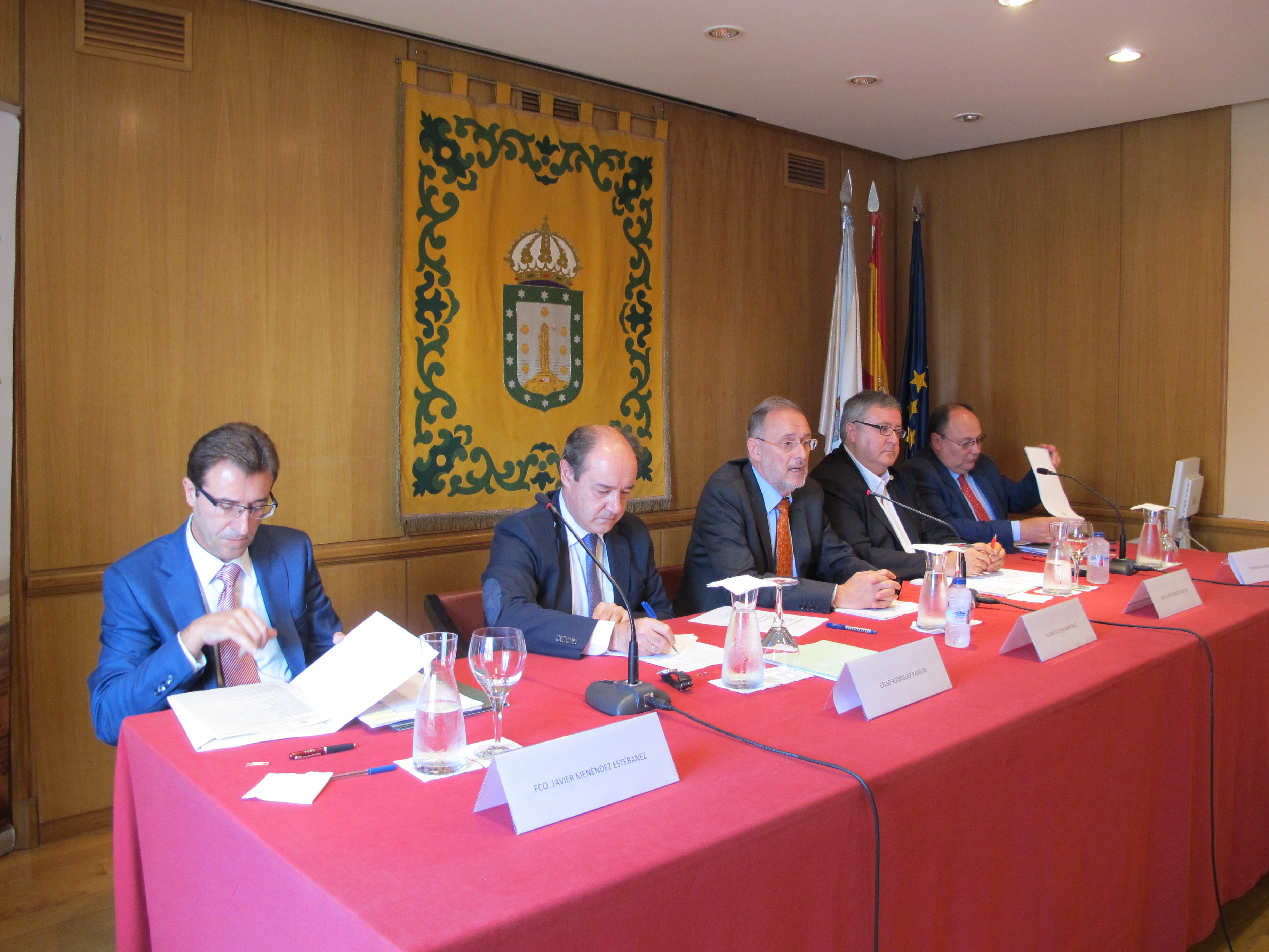 De esq. a drta., Menéndez, Rodríguez, Cuesta, Sexmero e Gallardo na Escola de Verán do Poder Xudicial