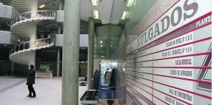 Interior dos xulgados da Coruña