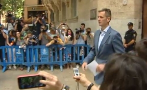 Urdangarín á súa saída da Audiencia de Palma