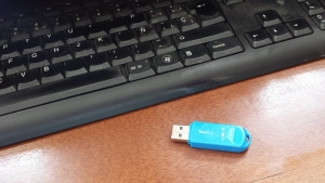 Aceptan como proba un 'pendrive' con fotos extraídas por unha nai do ordenador familiar para condenar a un pai por abusos